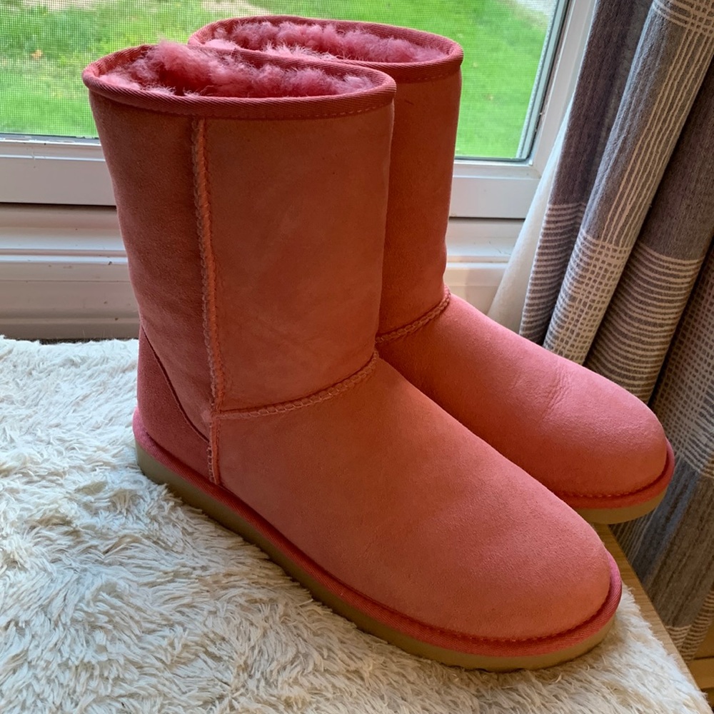 Pink classic short Uggs